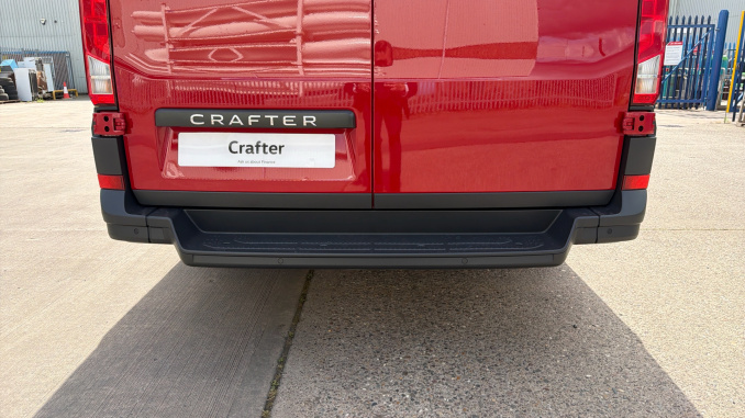 Volkswagen Crafter Cr35 Mwb Diesel Fwd 2.0 TDI 140PS Commerce Plus High Roof Van - Image 23